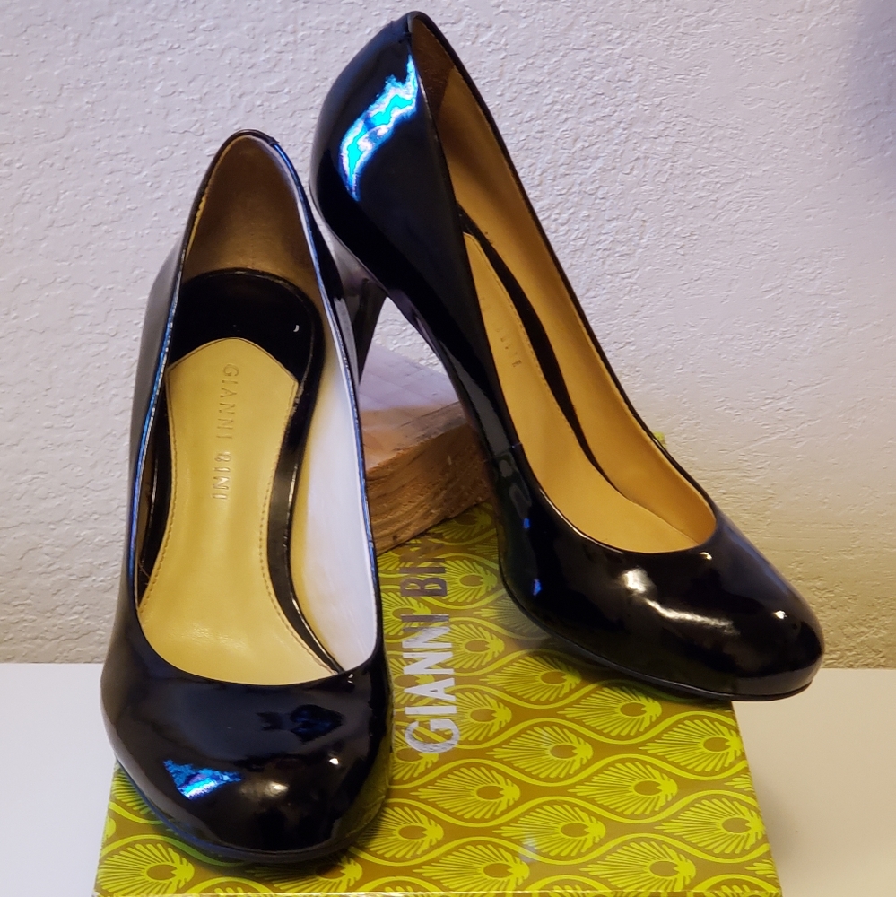 Gianni Bini Black Patent Round toe heels sz 8.5 M